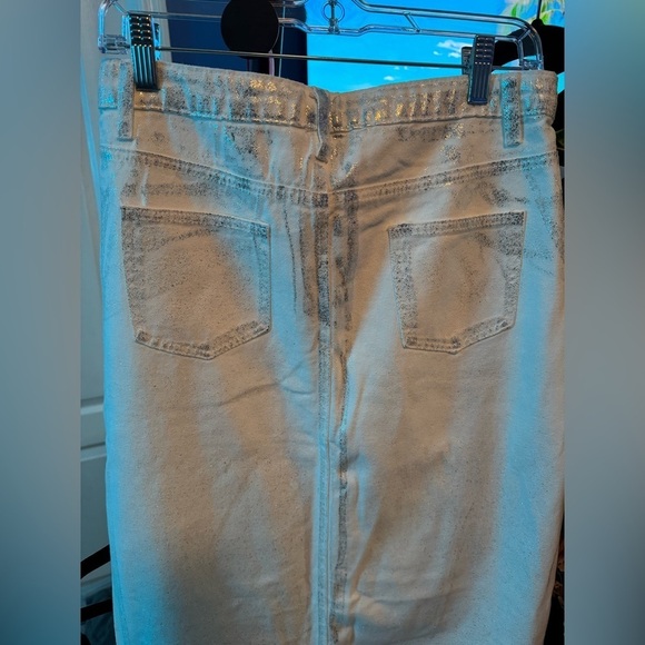 Boohoo WHITE WITH METALLIC COATED SPLIT FRONT DENIM MAXI SKIRT - Picture 10 of 16